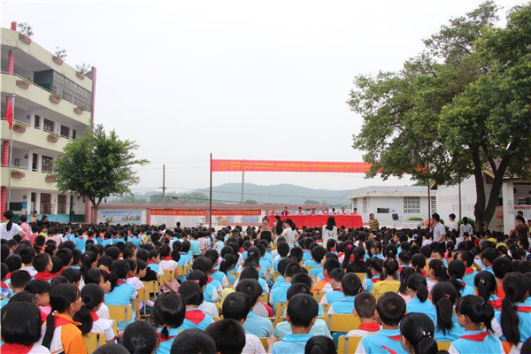 20180915（茁壮成长） 信丰县小江镇中心小学举办隆重的开学典礼图1.jpg