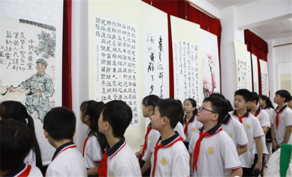 老少牵手跟党走 笔墨抒情颂党恩1123.png