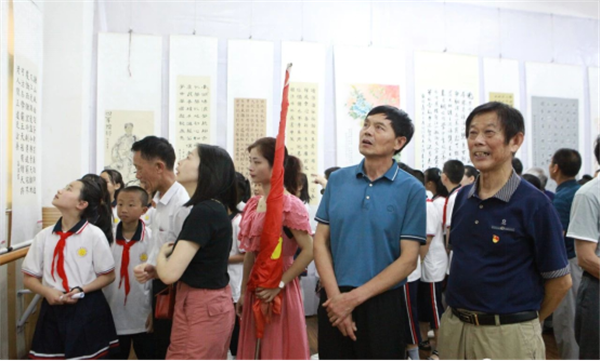 老少牵手跟党走 笔墨抒情颂党恩1156.png